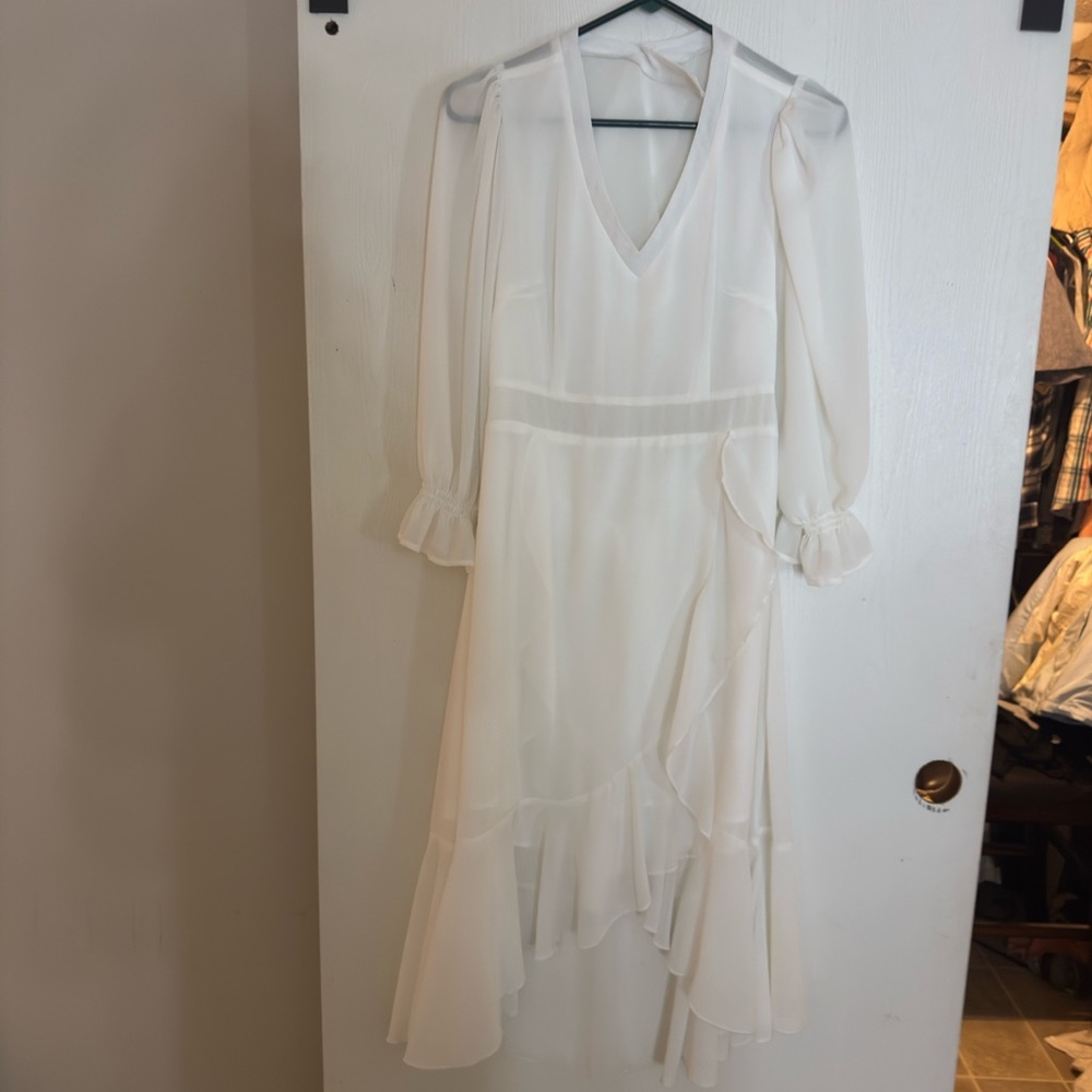 Elegant White V-Neck Dress